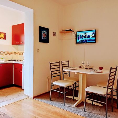 Apartments And Room Markovic 로비니스코 셀로 외부 사진