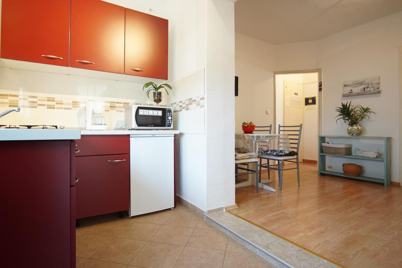 Apartments And Room Markovic 로비니스코 셀로 외부 사진