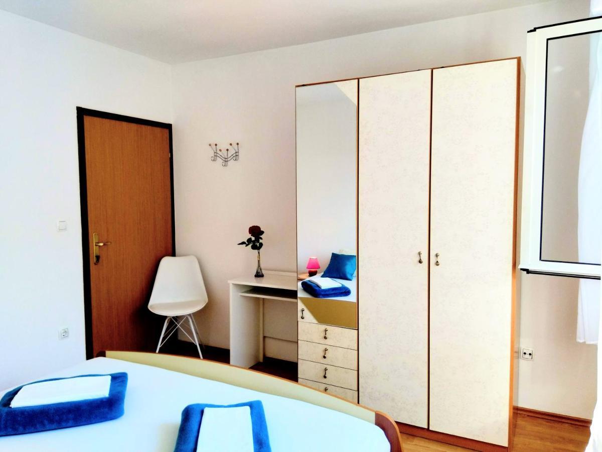 Apartments And Room Markovic 로비니스코 셀로 외부 사진