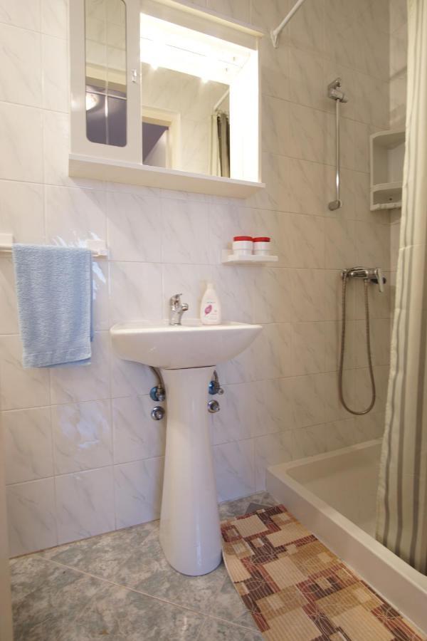 Apartments And Room Markovic 로비니스코 셀로 외부 사진