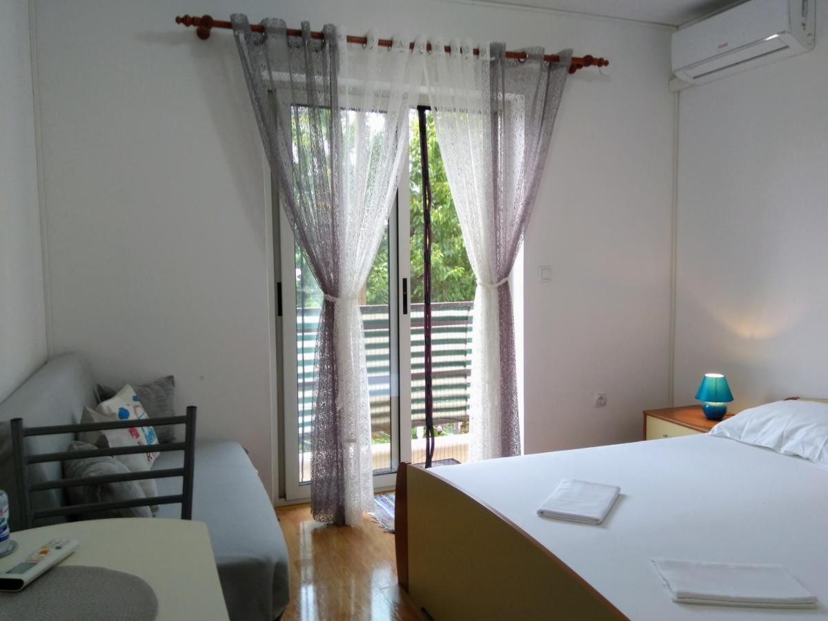 Apartments And Room Markovic 로비니스코 셀로 외부 사진