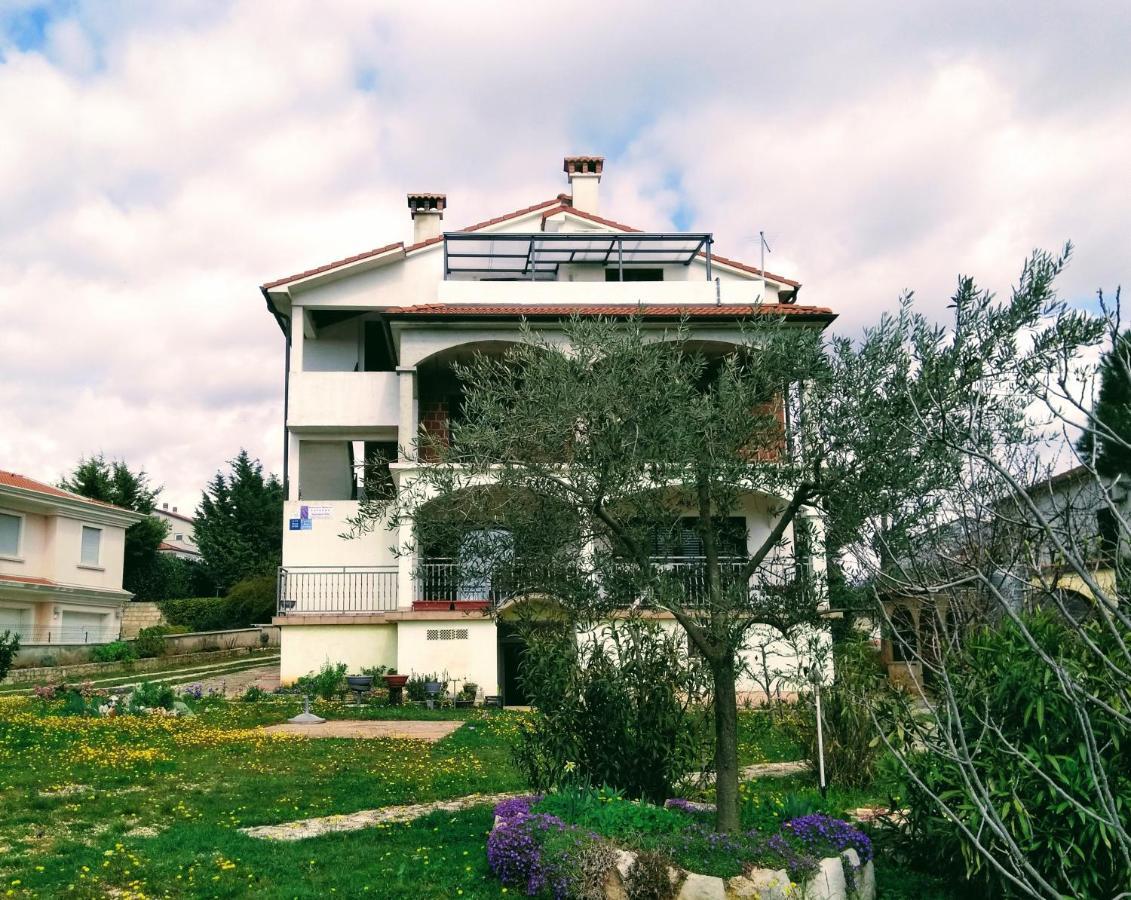 Apartments And Room Markovic 로비니스코 셀로 외부 사진