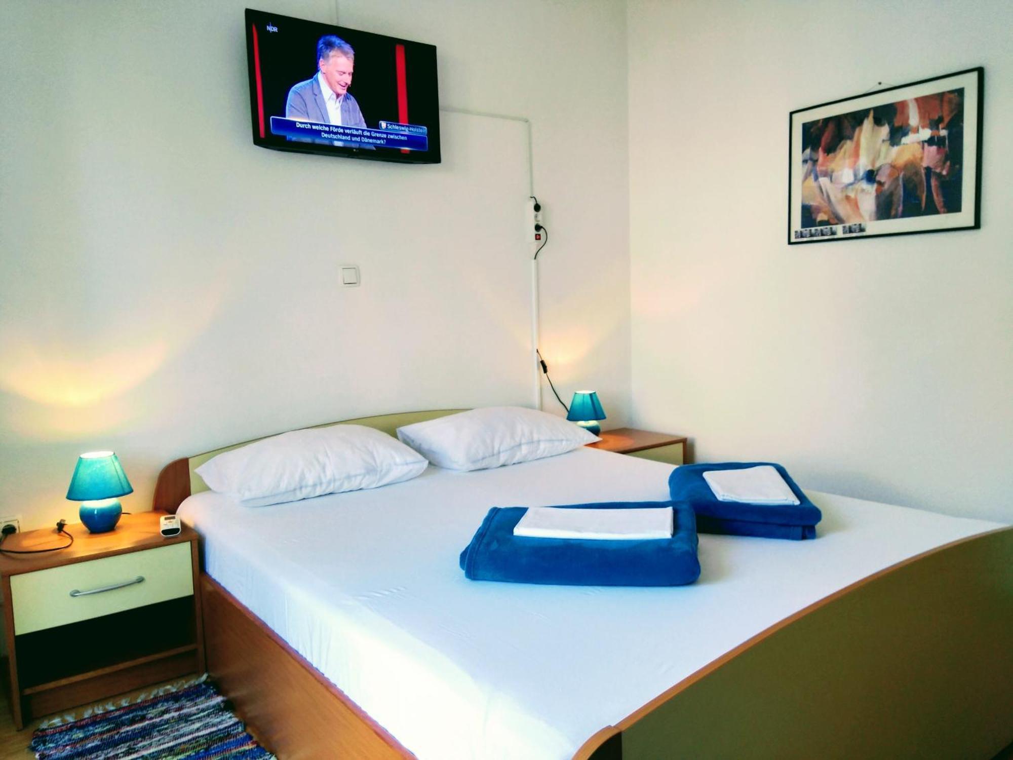 Apartments And Room Markovic 로비니스코 셀로 외부 사진