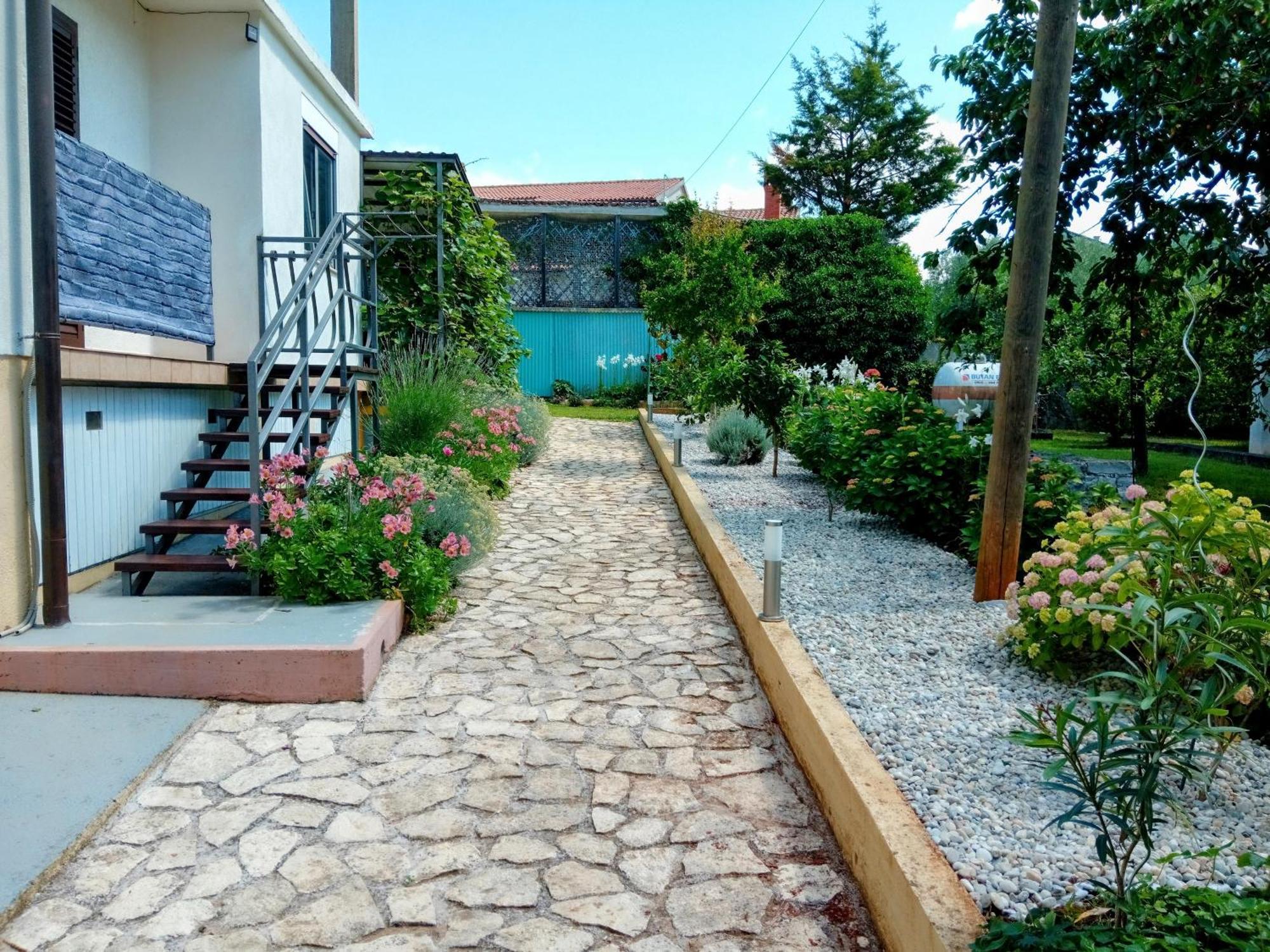 Apartments And Room Markovic 로비니스코 셀로 외부 사진