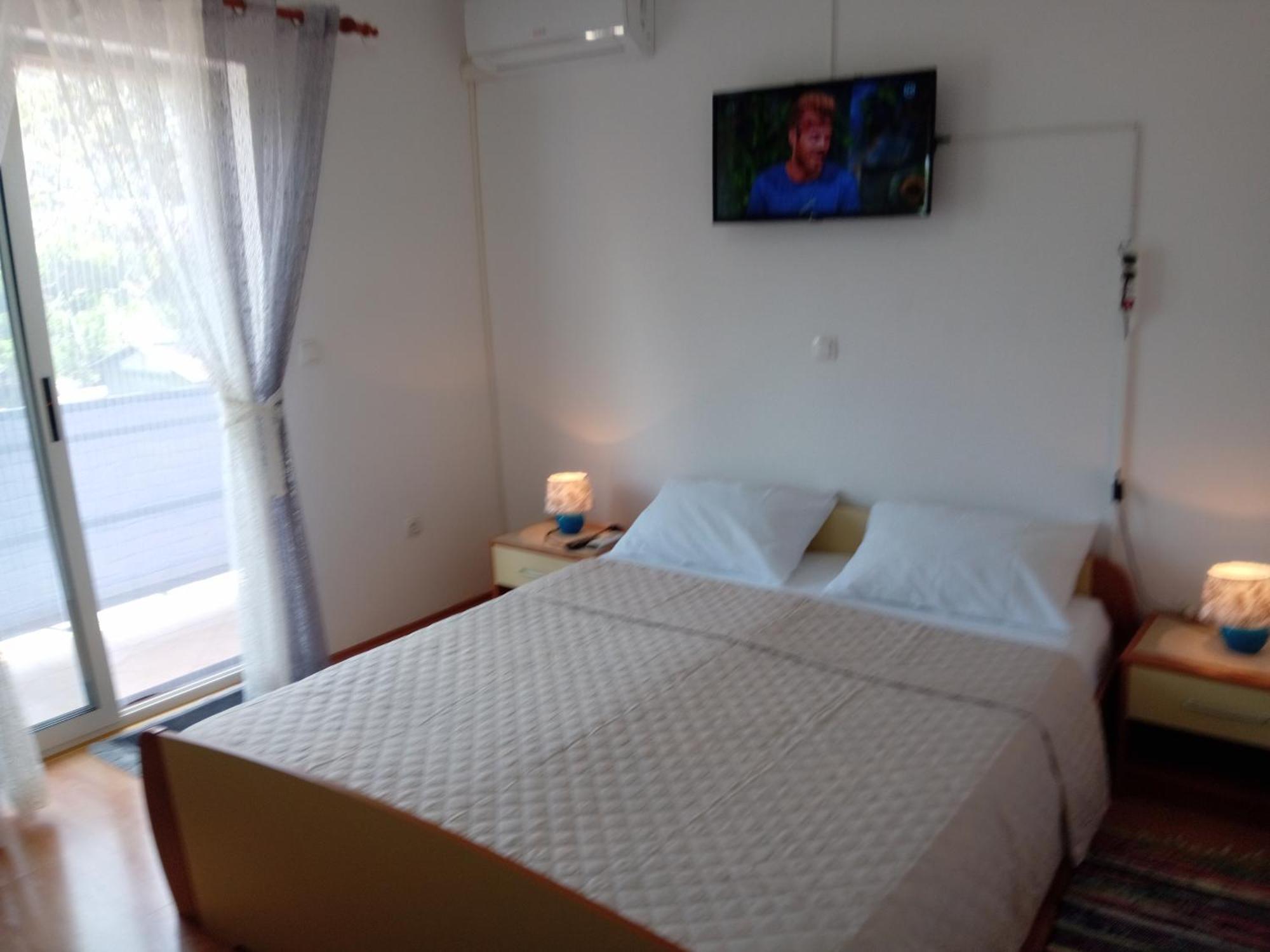 Apartments And Room Markovic 로비니스코 셀로 외부 사진