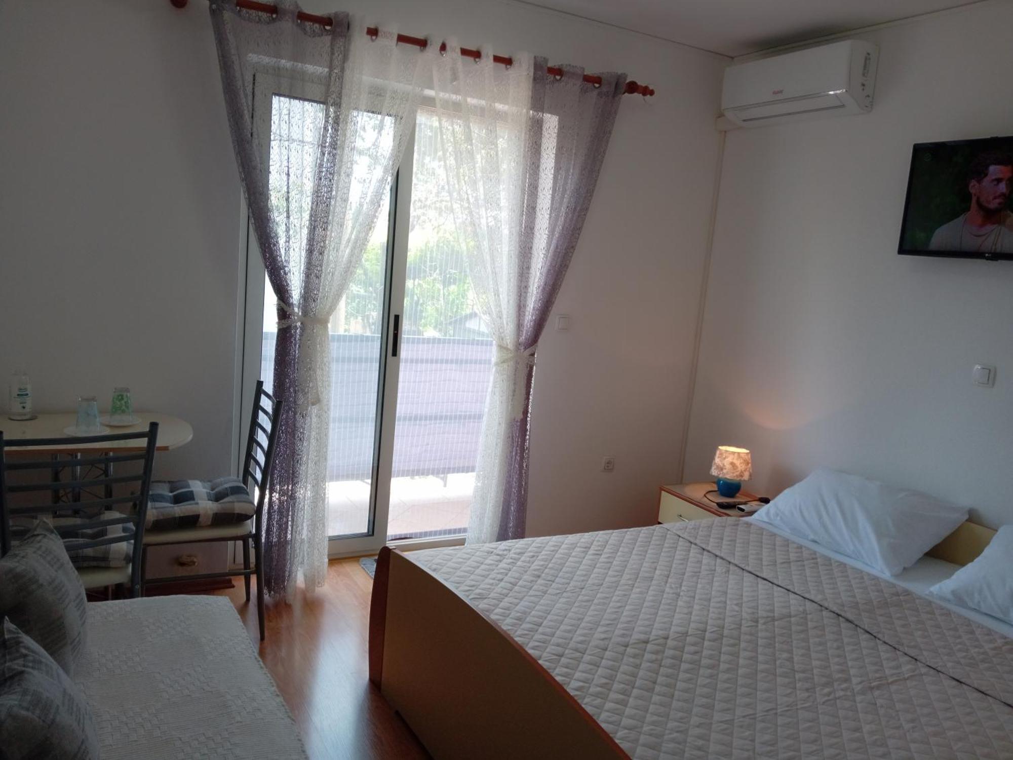 Apartments And Room Markovic 로비니스코 셀로 외부 사진
