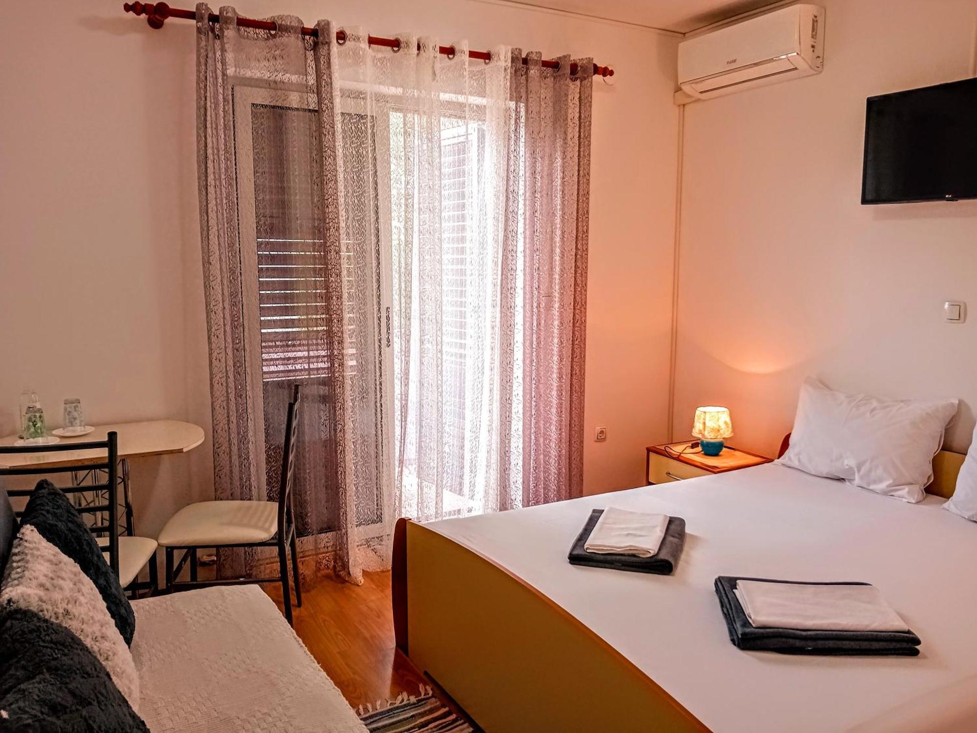 Apartments And Room Markovic 로비니스코 셀로 외부 사진