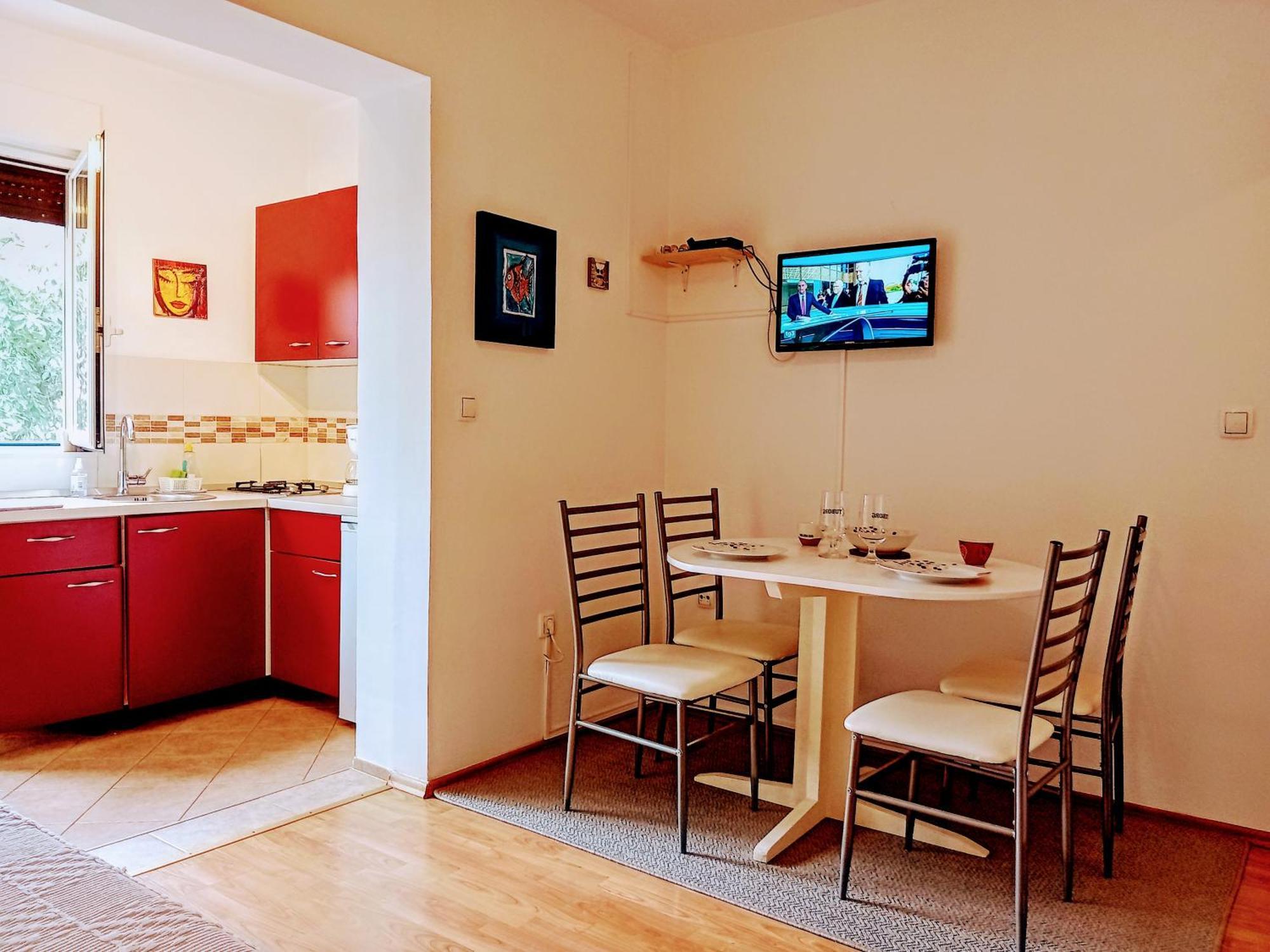 Apartments And Room Markovic 로비니스코 셀로 외부 사진